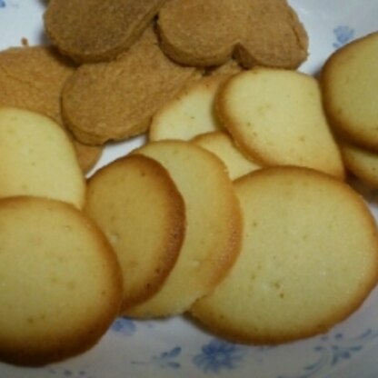 クッキー焼いた時に出た卵白を使ってまた作りました(^-^) 簡単で早くできるので重宝しています